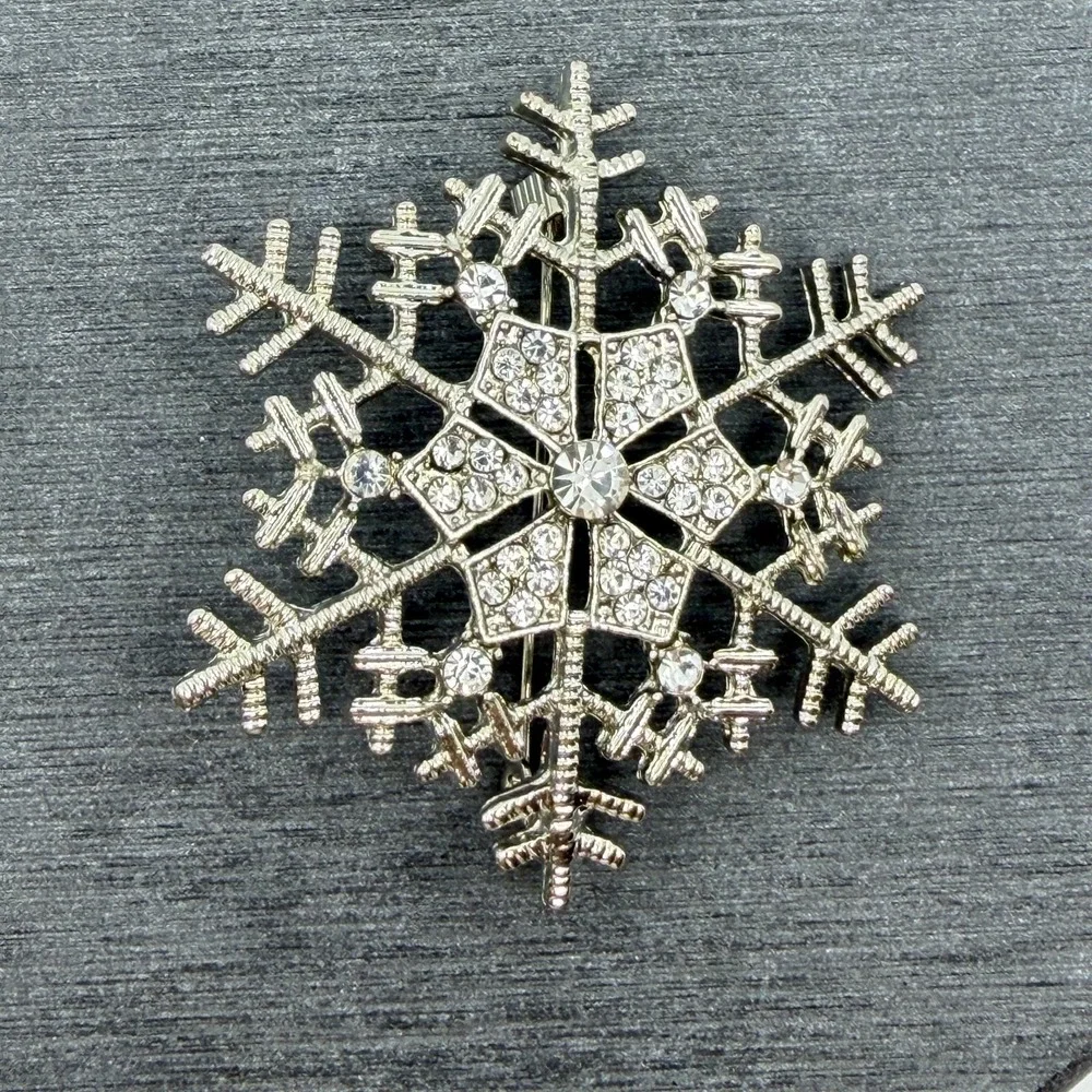 Silver Tone Rhinestone Snowflake Brooch Pendant Christmas Winter Statement Gift